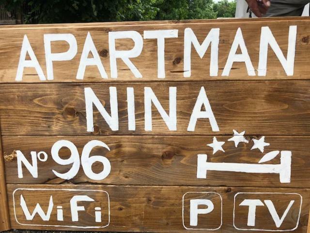 Apartman Nina Licko Petrovo Selo Exteriör bild