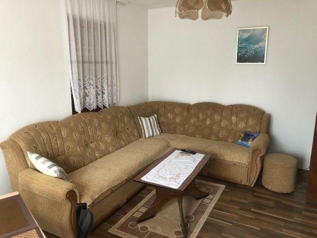 Apartman Nina Licko Petrovo Selo Exteriör bild