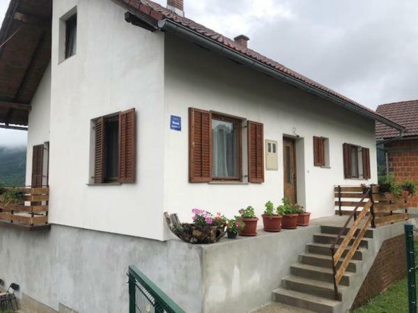Apartman Nina Licko Petrovo Selo Exteriör bild