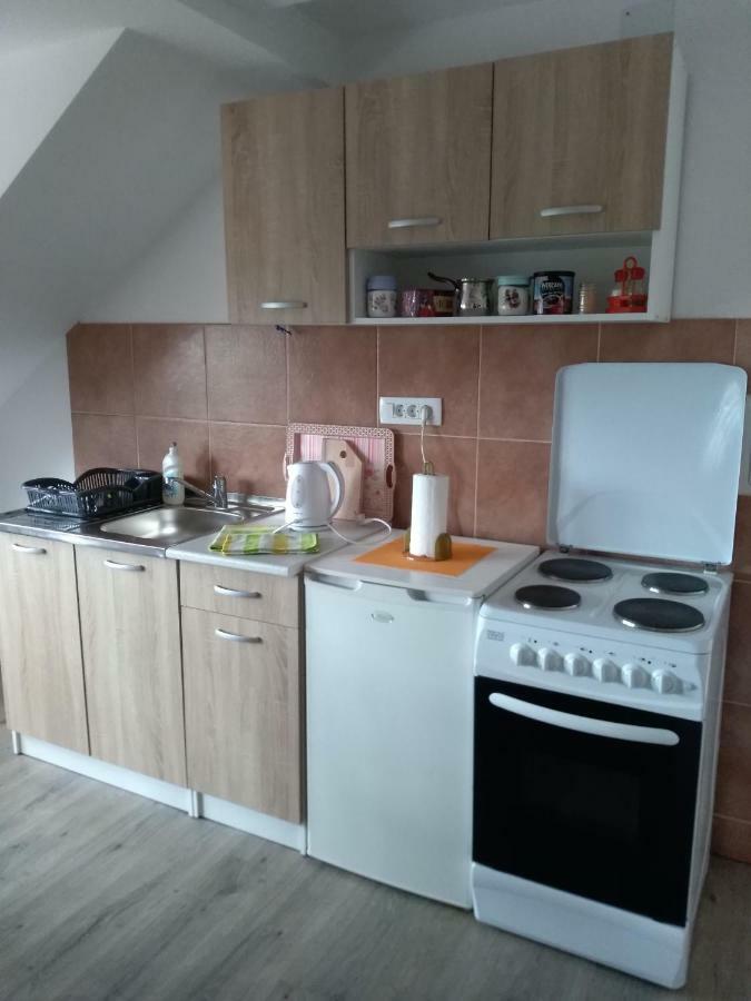 Apartman Nina Licko Petrovo Selo Exteriör bild