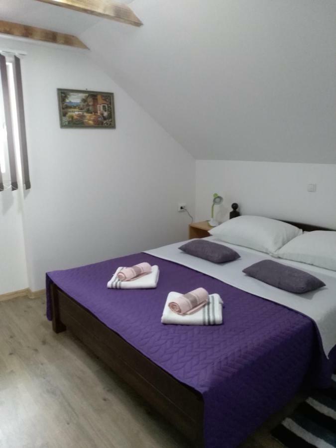 Apartman Nina Licko Petrovo Selo Exteriör bild