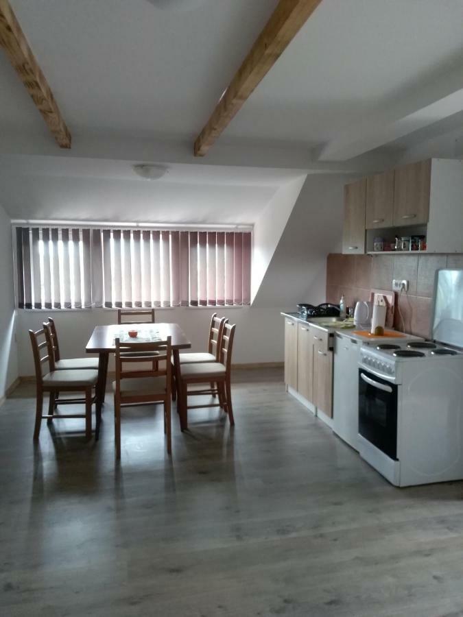 Apartman Nina Licko Petrovo Selo Exteriör bild