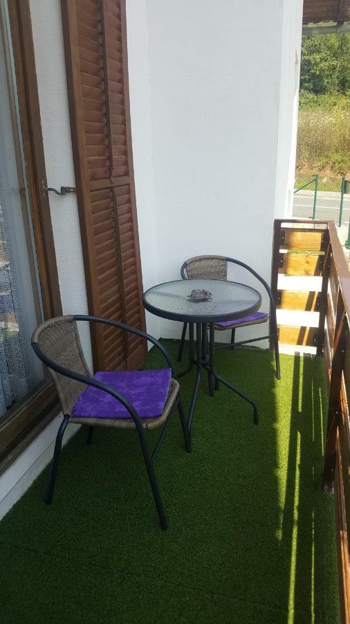 Apartman Nina Licko Petrovo Selo Exteriör bild