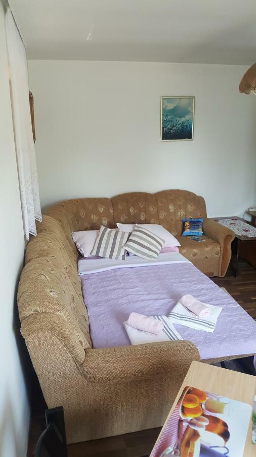 Apartman Nina Licko Petrovo Selo Exteriör bild