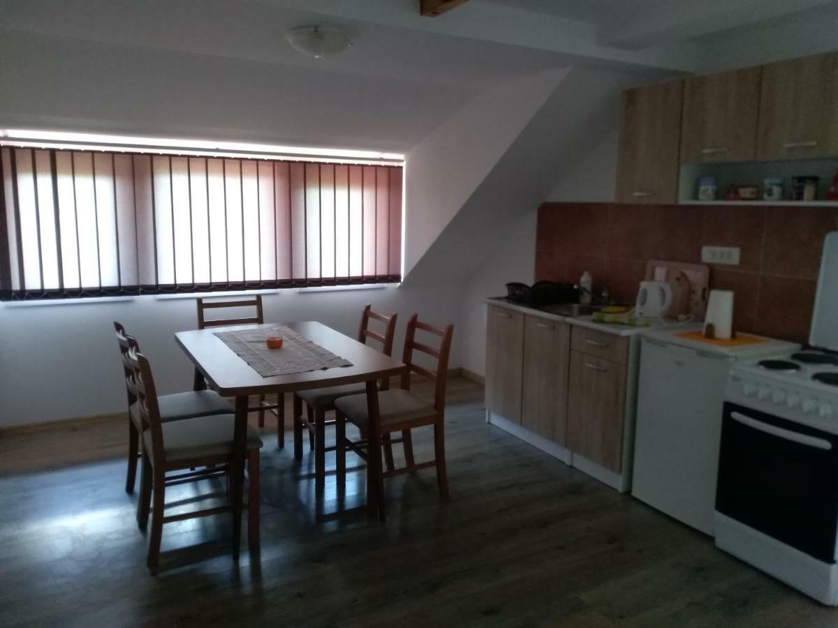 Apartman Nina Licko Petrovo Selo Exteriör bild